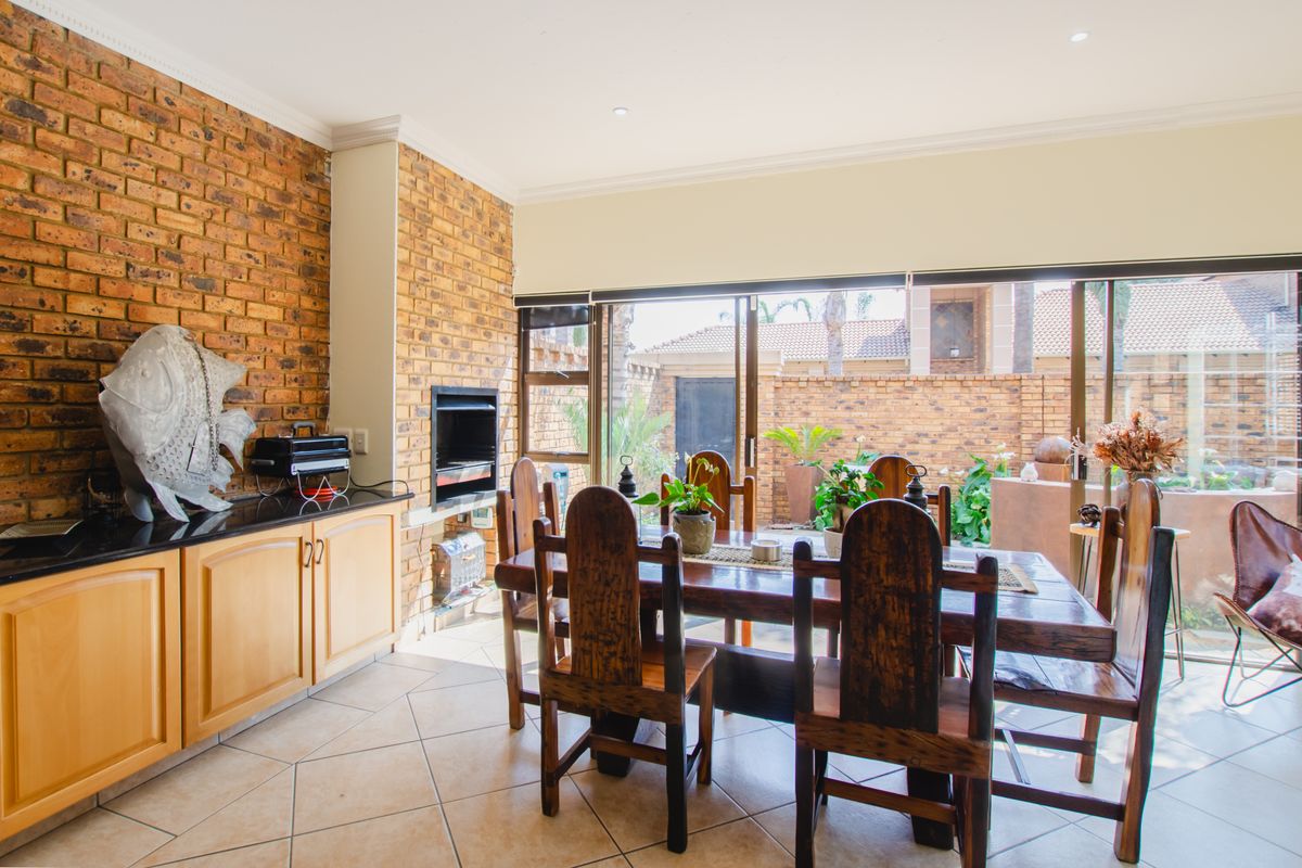 3 Bedroom Tuscan Estate - Photo 4