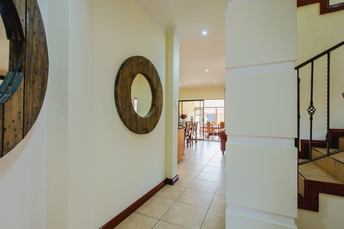 3 Bedroom Tuscan Estate - Photo 5