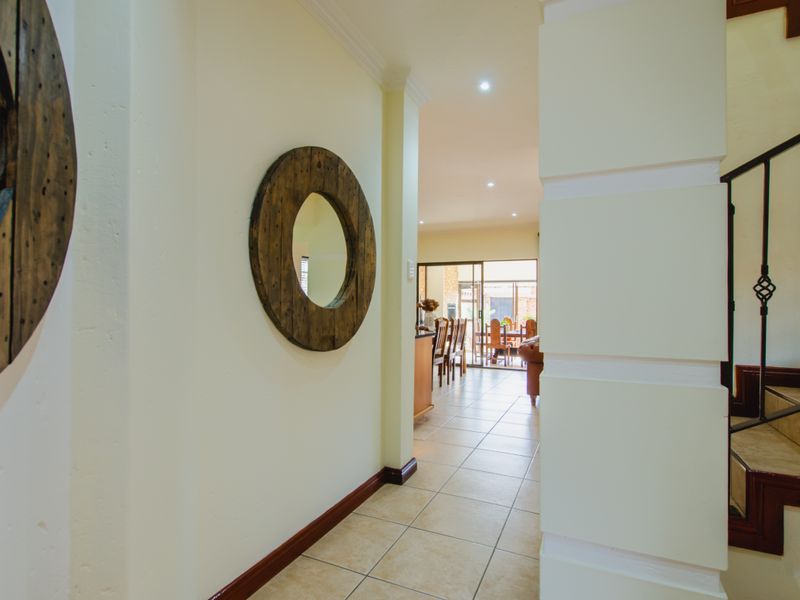 3 Bedroom Tuscan Estate - Photo 5