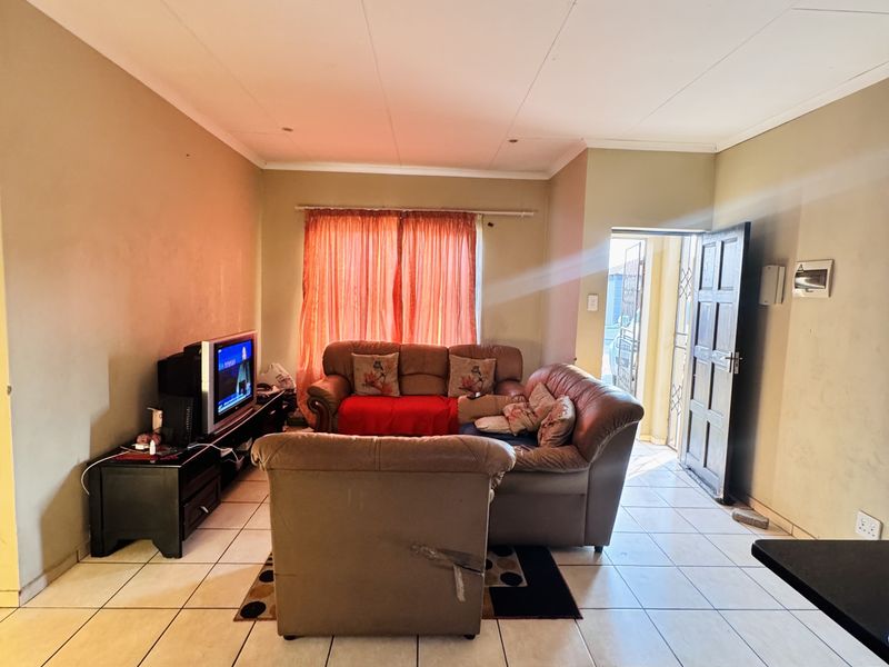 SOLE MANDATE | Secure Living on a Spacious Corner Stand In Clearwater Estate - Photo 8