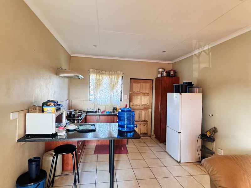 SOLE MANDATE | Secure Living on a Spacious Corner Stand In Clearwater Estate - Photo 6