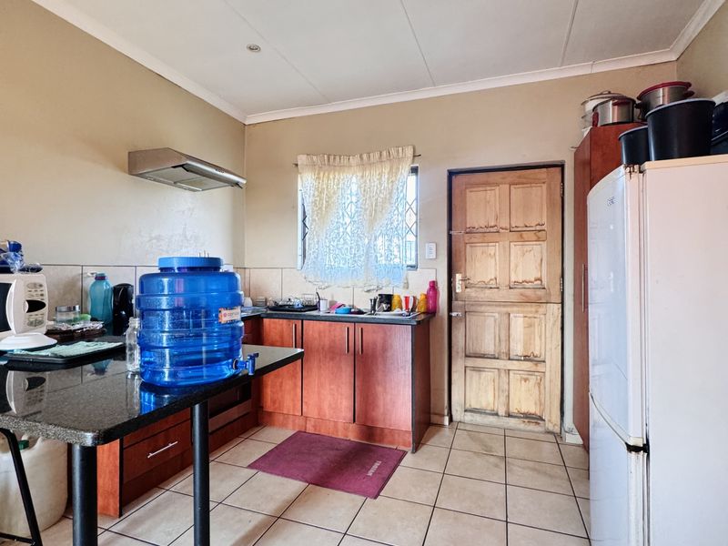 SOLE MANDATE | Secure Living on a Spacious Corner Stand In Clearwater Estate - Photo 5