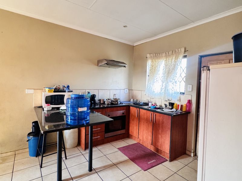 SOLE MANDATE | Secure Living on a Spacious Corner Stand In Clearwater Estate - Photo 3