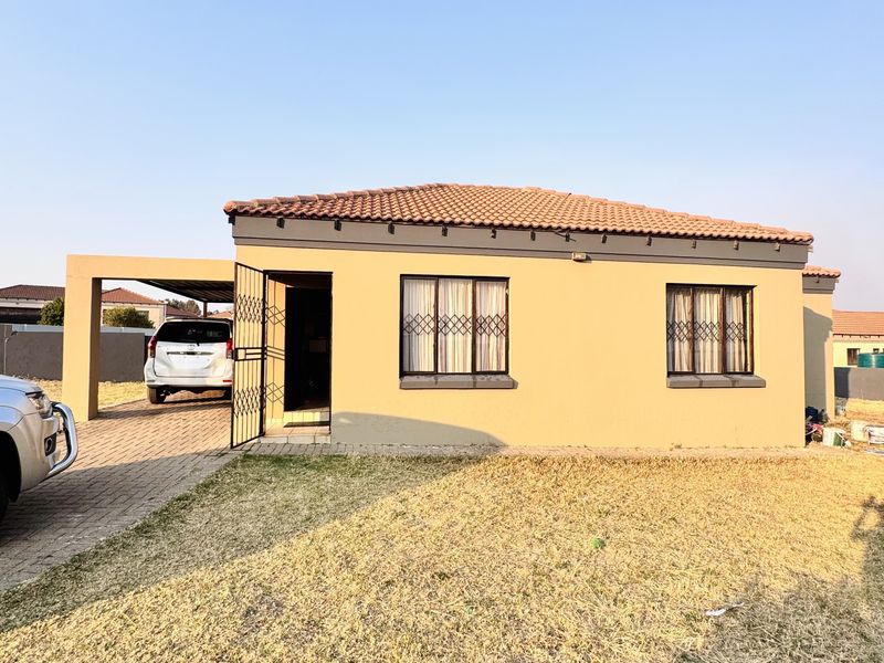 SOLE MANDATE | Secure Living on a Spacious Corner Stand In Clearwater Estate - Photo 2