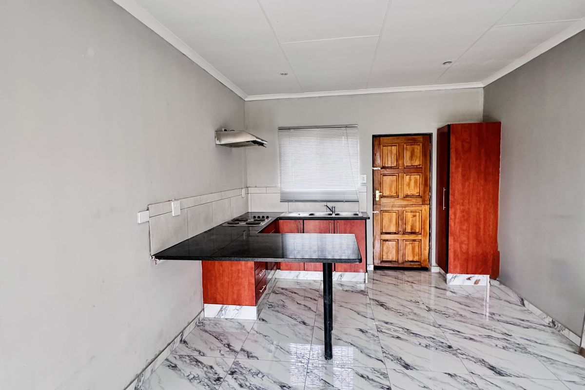 SOLE MANDATE | Secure Living on a Spacious Corner Stand In Clearwater Estate - Photo 2