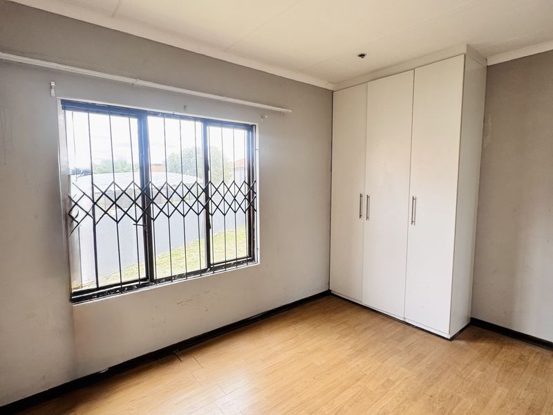 SOLE MANDATE | Secure Living on a Spacious Corner Stand In Clearwater Estate - Photo 7