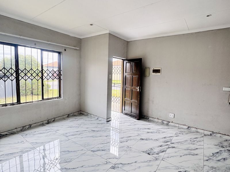 SOLE MANDATE | Secure Living on a Spacious Corner Stand In Clearwater Estate - Photo 5