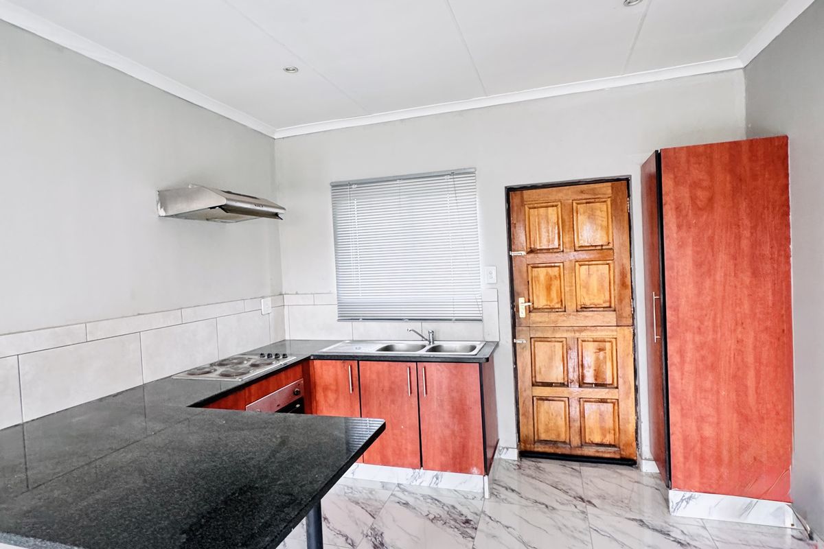 SOLE MANDATE | Secure Living on a Spacious Corner Stand In Clearwater Estate - Photo 4