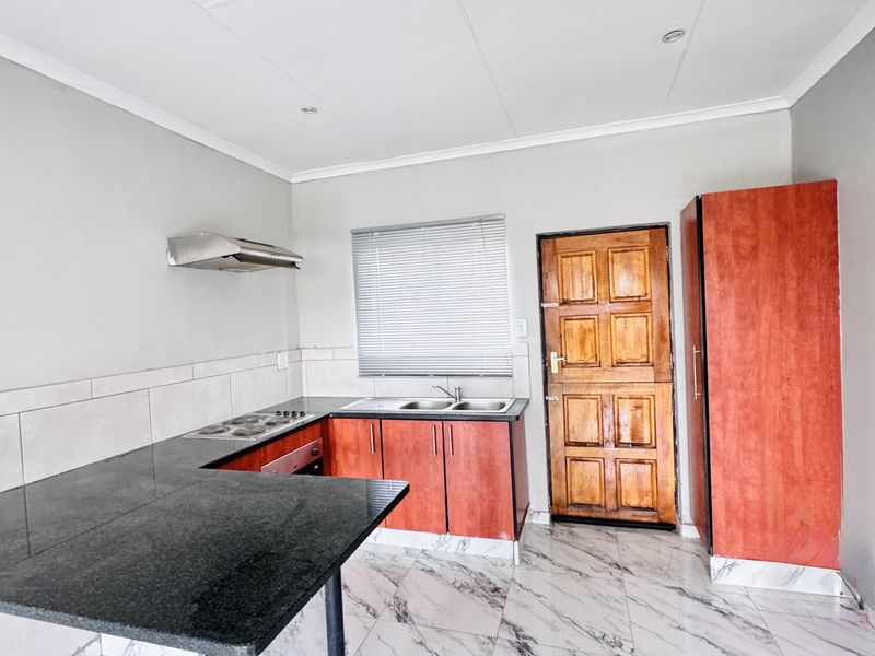 SOLE MANDATE | Secure Living on a Spacious Corner Stand In Clearwater Estate - Photo 4