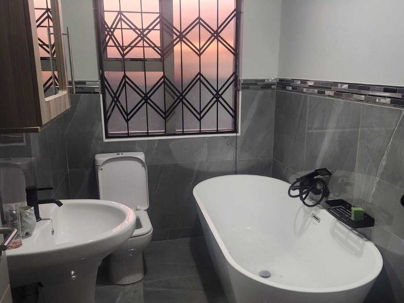 Modern, Secure and Stylish 3 Bedroom Home with En-Suite Master Retreat - Photo 9