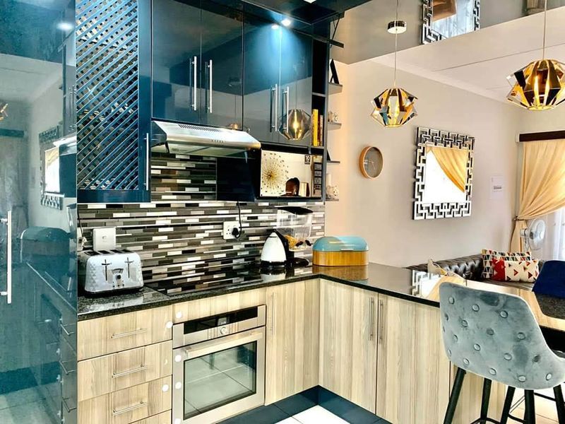 Modern, Secure and Stylish 3 Bedroom Home with En-Suite Master Retreat - Photo 2