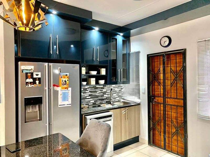 Modern, Secure and Stylish 3 Bedroom Home with En-Suite Master Retreat - Photo 4