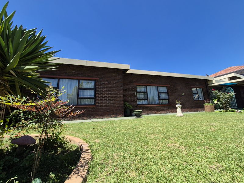 Move-In Ready Family Gem Near Carnival Mall with Ample Space & Style - Photo 3