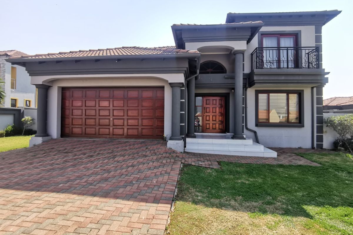 Modern 3 bedroom double storey family home in Helderwyk Estate - Photo 3