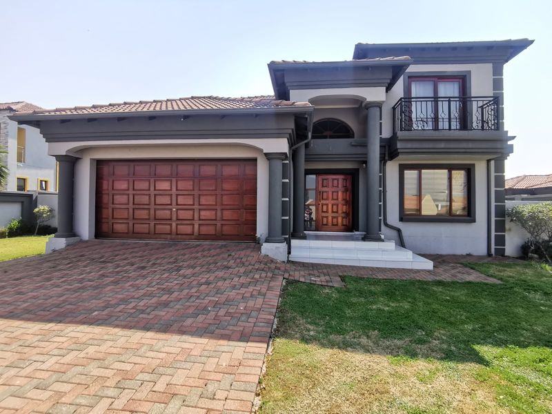 Modern 3 bedroom double storey family home in Helderwyk Estate - Photo 3