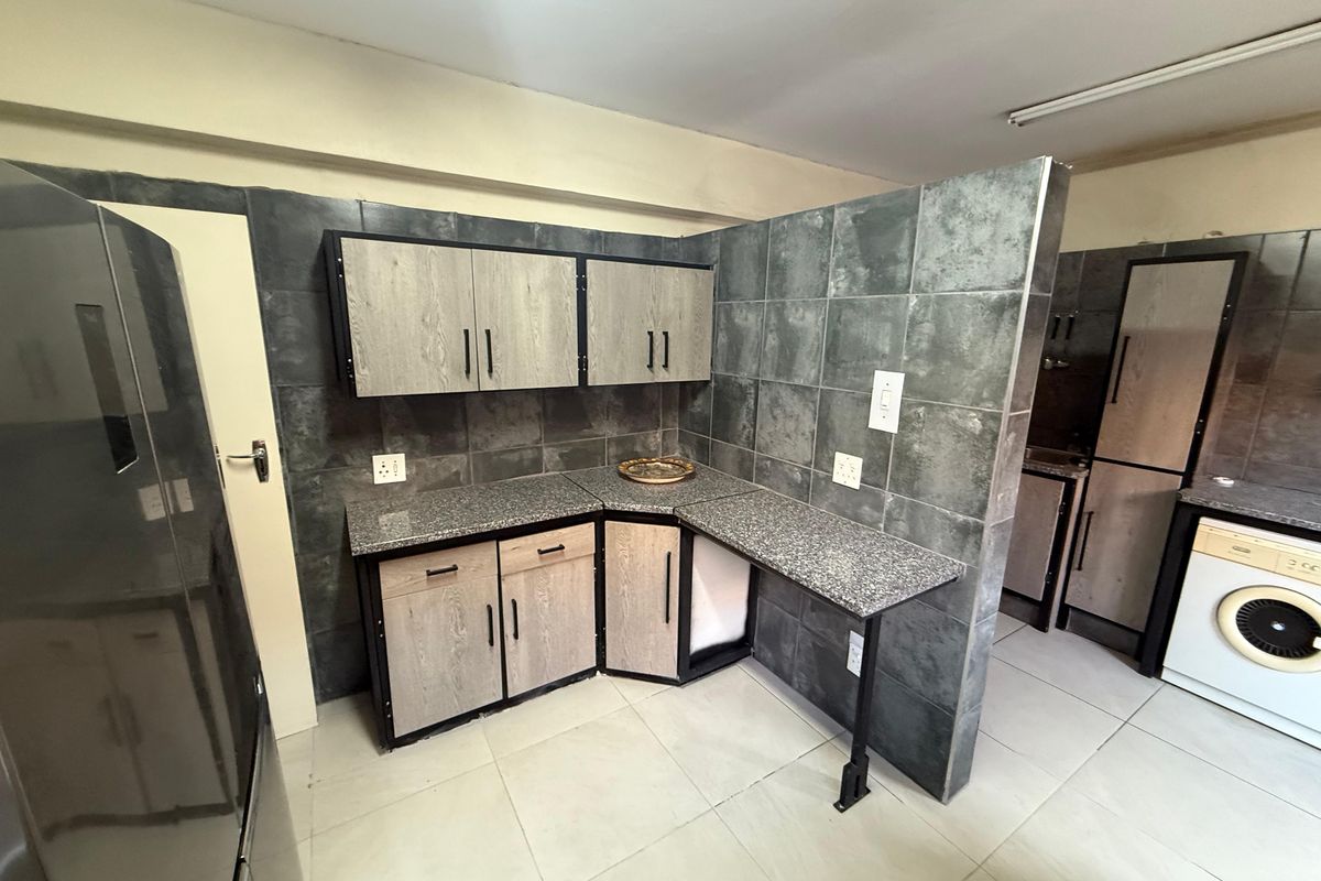 Townhouse for Sale/Rent – Spacious & Modern Living! - Photo 5