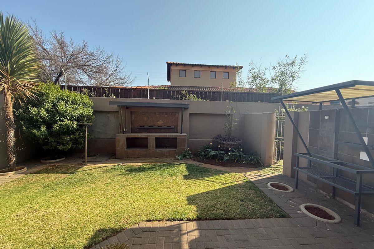 Townhouse for Sale/Rent – Spacious & Modern Living! - Photo 2