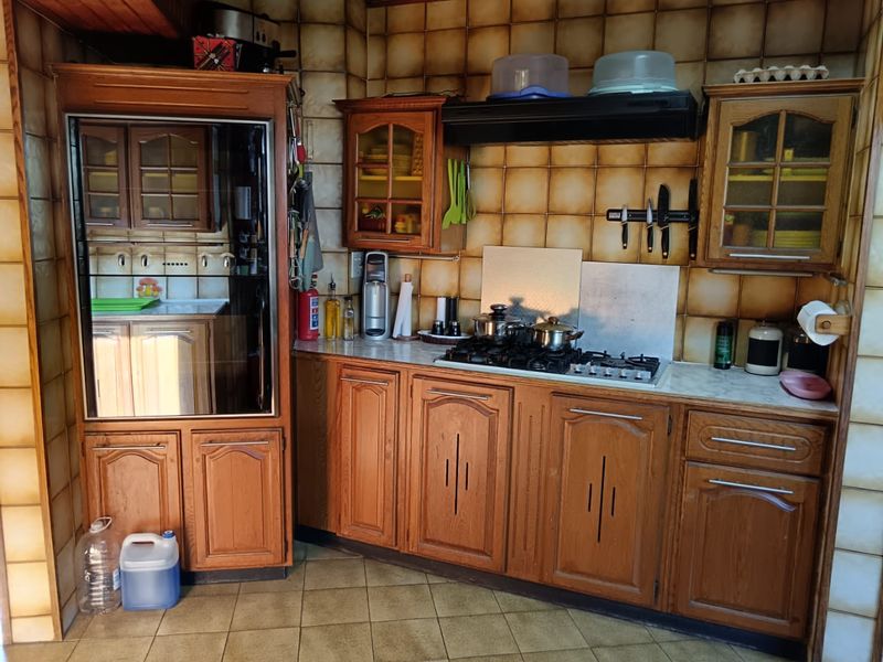 Spacious 4-Bedroom Home in Security in Boomed Area - Photo 8