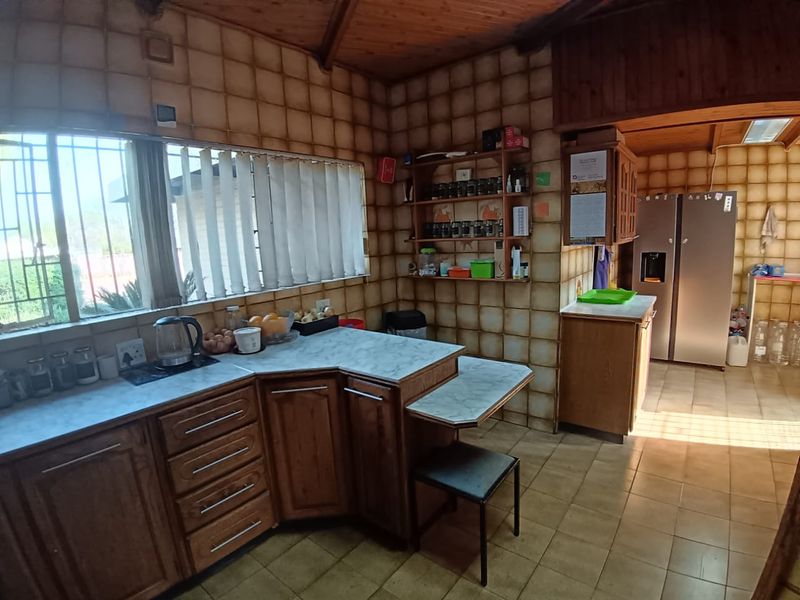 Spacious 4-Bedroom Home in Security in Boomed Area - Photo 7