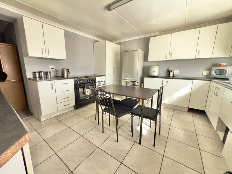 3-Bedroom Home with 2 Income-Generating Units – Rare Investment Opportunity in Brakpan Central! - Photo 4