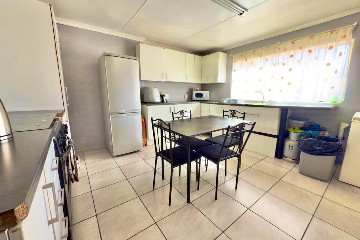 3-Bedroom Home with 2 Income-Generating Units – Rare Investment Opportunity in Brakpan Central! - Photo 2