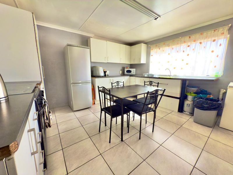 3-Bedroom Home with 2 Income-Generating Units – Rare Investment Opportunity in Brakpan Central! - Photo 2