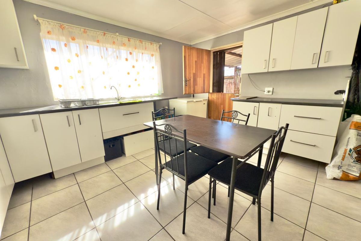 3-Bedroom Home with 2 Income-Generating Units – Rare Investment Opportunity in Brakpan Central! - Photo 3