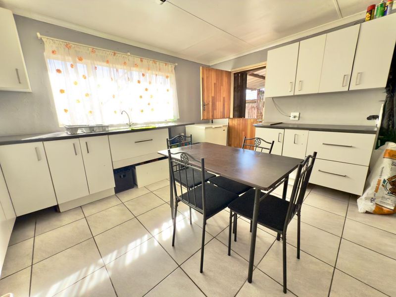 3-Bedroom Home with 2 Income-Generating Units – Rare Investment Opportunity in Brakpan Central! - Photo 3