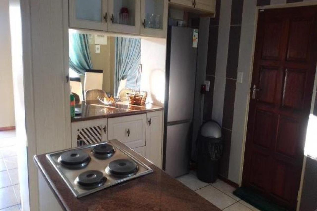 Stunning 3-Bedroom Family Home in Mandela View - Photo 4