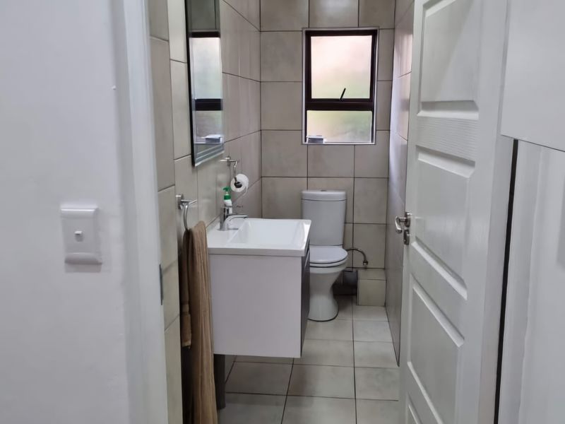 Stylish 3-Bedroom Townhouse with Pool, Tennis Court & 24-Hour Security - Photo 8