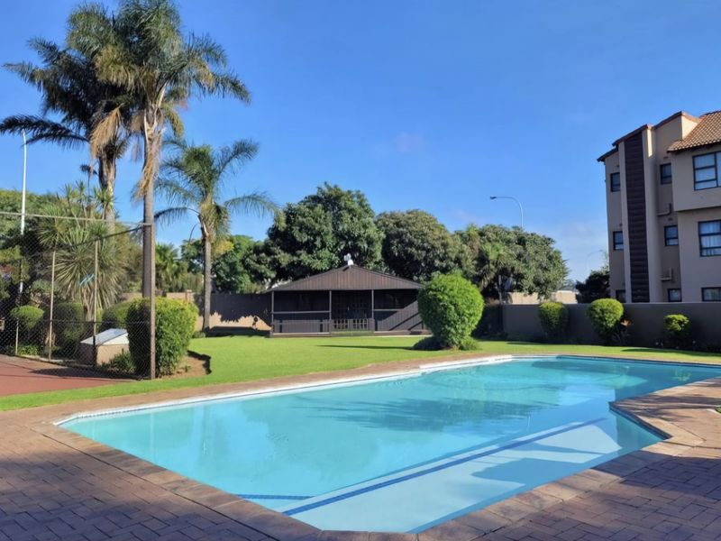 Stylish 3-Bedroom Townhouse with Pool, Tennis Court & 24-Hour Security - Photo 1