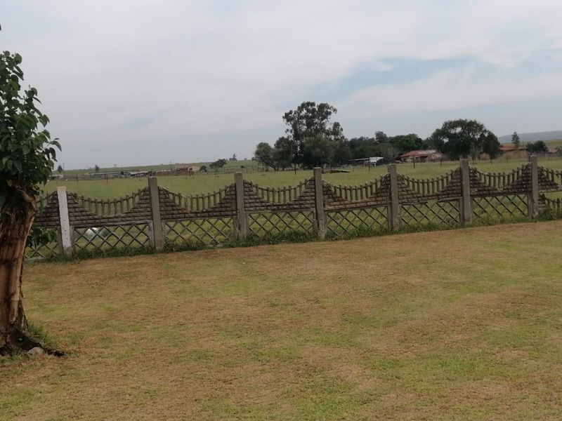 Versatile Investment Property with Multiple Homes & Huge Land – Opposite Ergo Mine Solar Plant - Photo 9