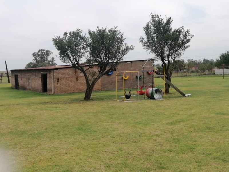 Versatile Investment Property with Multiple Homes & Huge Land – Opposite Ergo Mine Solar Plant - Photo 2