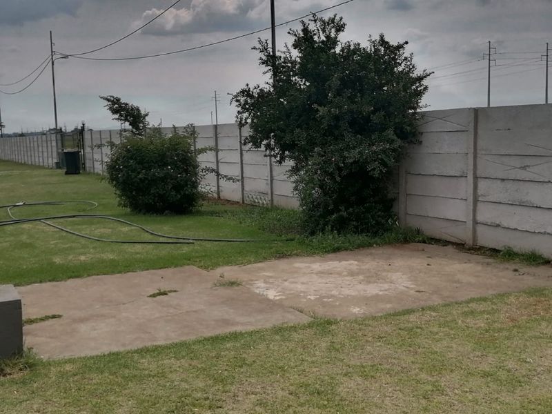 Versatile Investment Property with Multiple Homes & Huge Land – Opposite Ergo Mine Solar Plant - Photo 5