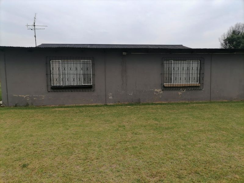 Versatile Investment Property with Multiple Homes & Huge Land – Opposite Ergo Mine Solar Plant - Photo 10