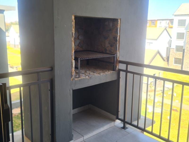 Lock-Up-and-Go Living with Built-In Braai – 2-Bedroom Townhouse - Photo 5