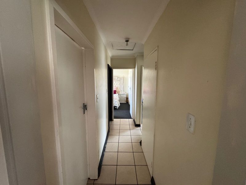 Spacious 3-Bedroom Home with Expansive Yard to Rent in Reyno Ridge - Photo 9