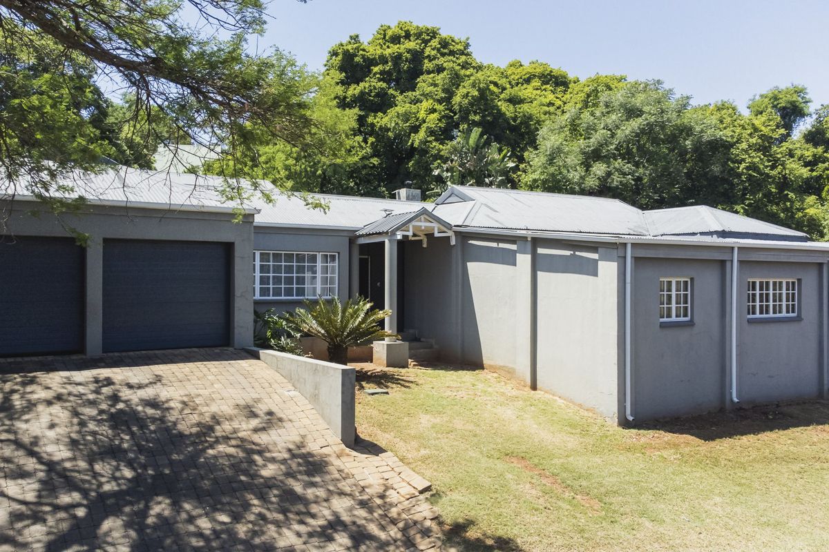 3 Bed Family Home With Flat in Faerie Glen - Photo 3