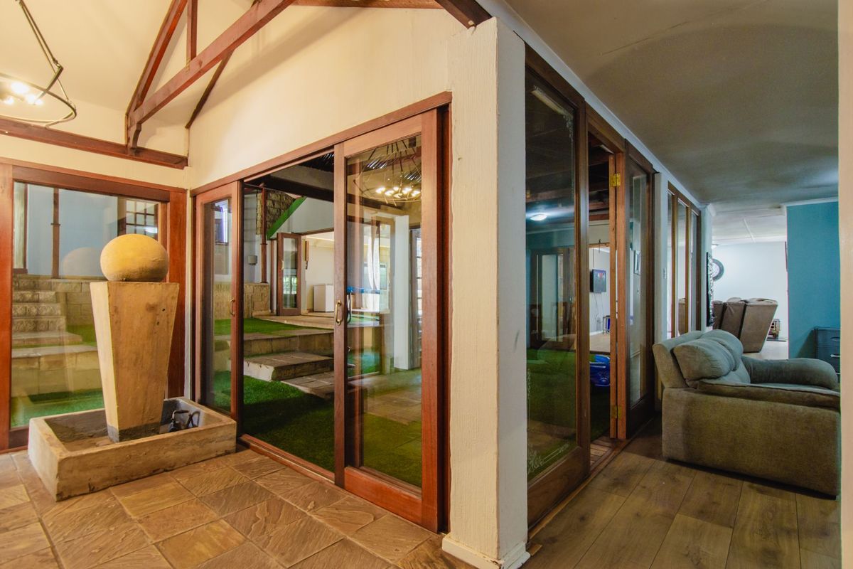 3 Bed Family Home With Flat in Faerie Glen - Photo 5