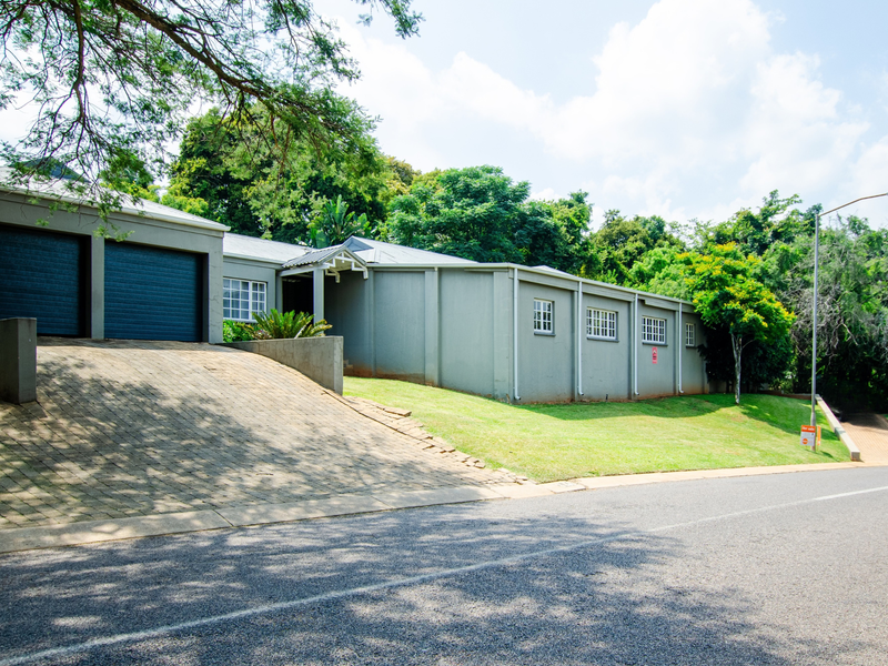 Off-The-Grid 3 Bed Family Home with Flat in Faerie Glen - Photo 1