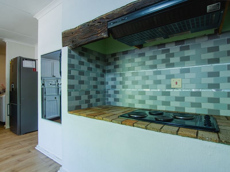 3 Bed Family Home Faerie Glen - Photo 9