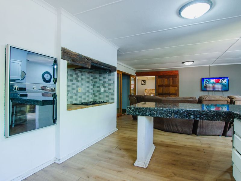3 Bed Family Home Faerie Glen - Photo 10