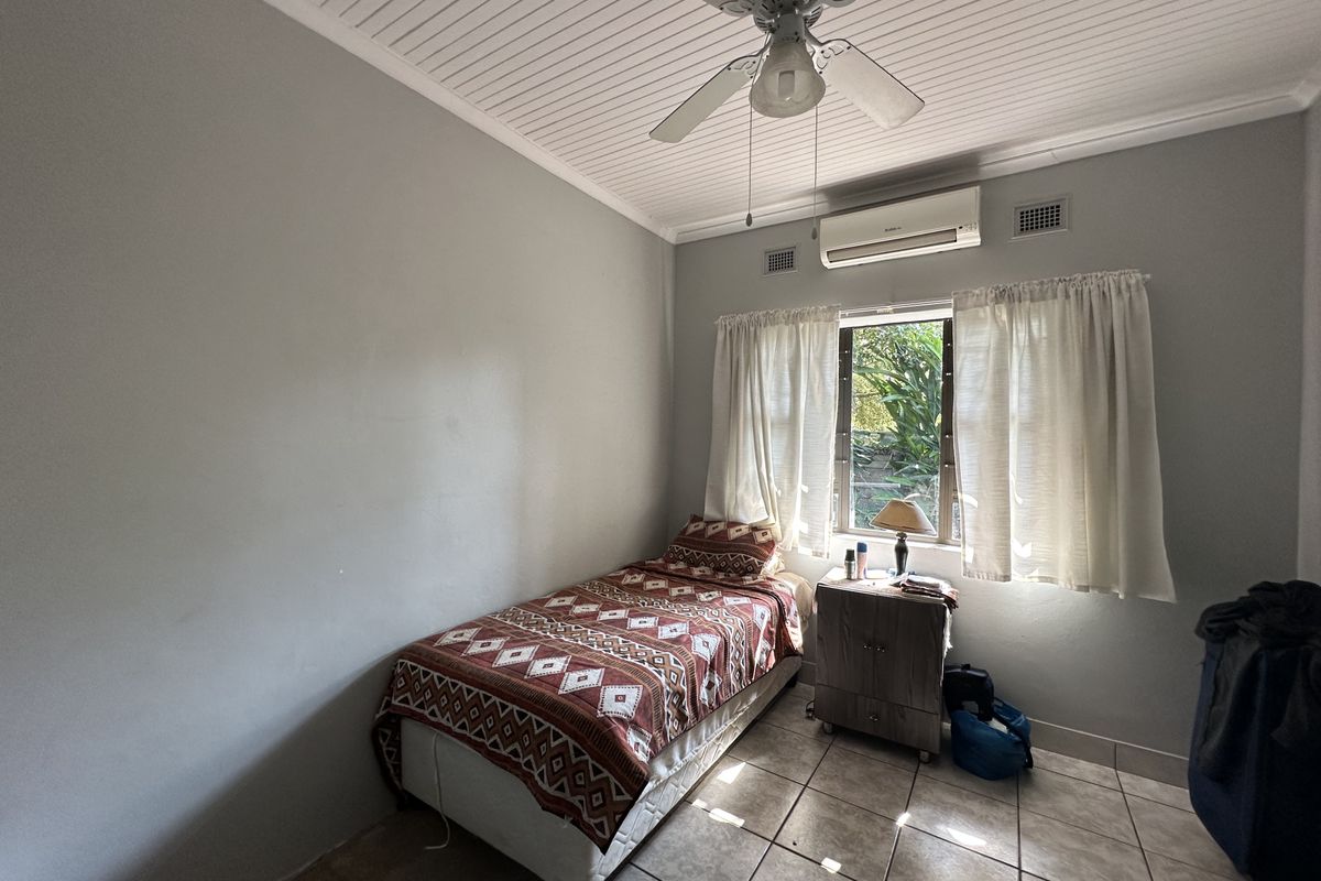 Spacious 4-Bedroom Face brick Home in Meer En See - Photo 3