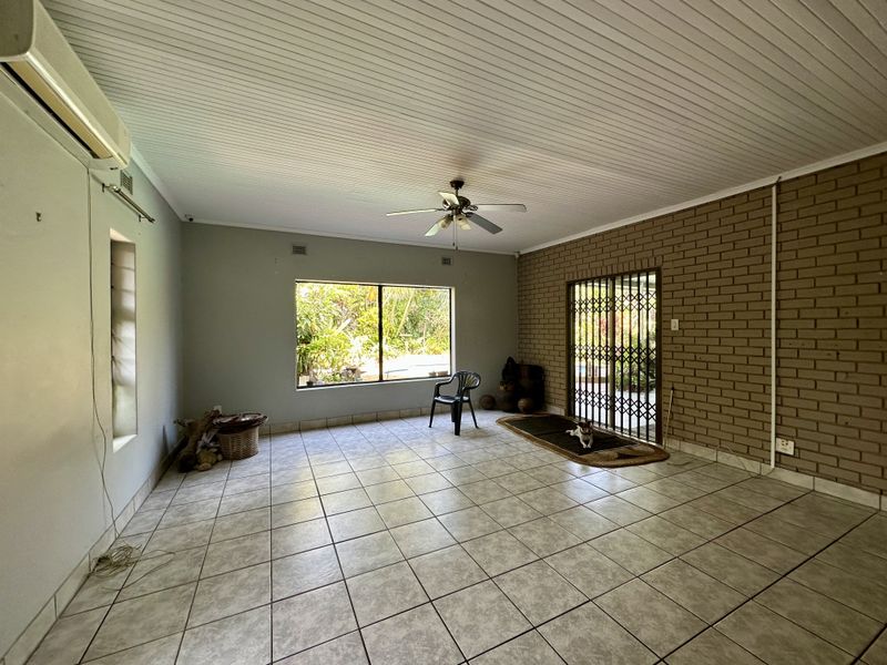 Spacious 4-Bedroom Face brick Home in Meer En See - Photo 5