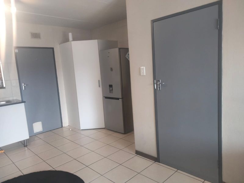 Lock-Up and Go!!       2 bedroom, 1 bathroom apartment - Photo 7