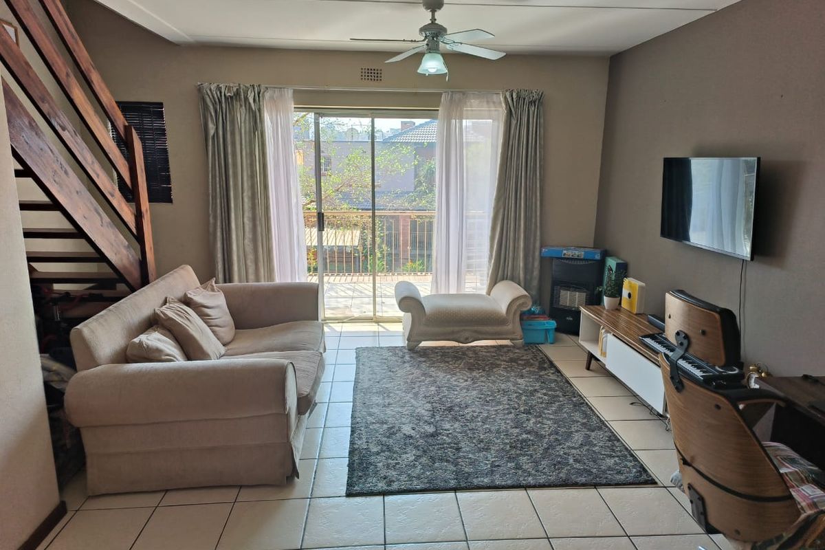 Lock-Up and Go!!       2 bedroom, 1 bathroom apartment - Photo 3