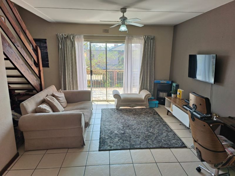 Lock-Up and Go!!       2 bedroom, 1 bathroom apartment - Photo 3