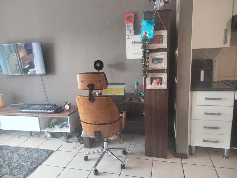 Lock-Up and Go!!       2 bedroom, 1 bathroom apartment - Photo 5