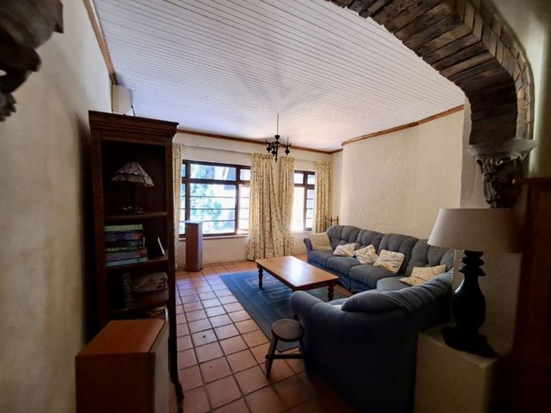 Upmarket Rustic Retreat in a Tranquil Country Setting - Photo 10