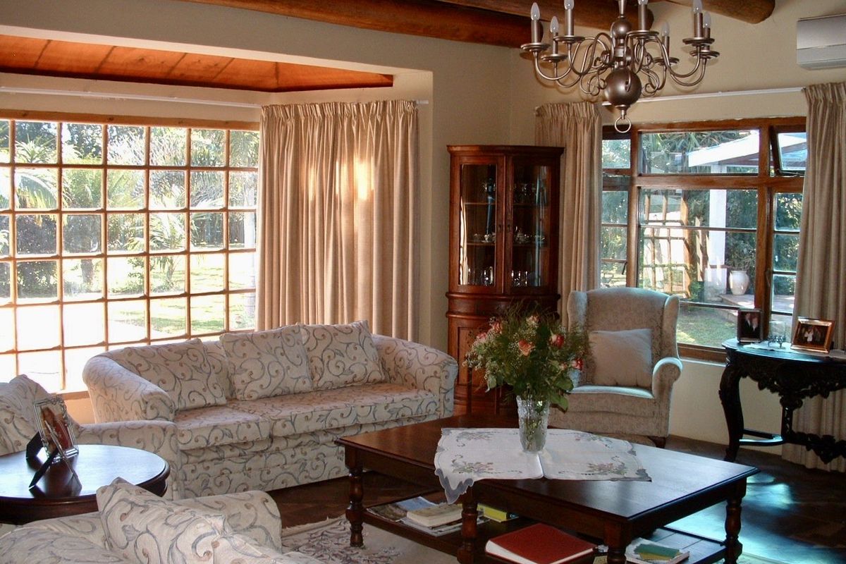 Upmarket Rustic Retreat in a Tranquil Country Setting - Photo 3